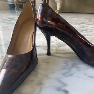 Stuart Weitzman leopard/tortise pump heels